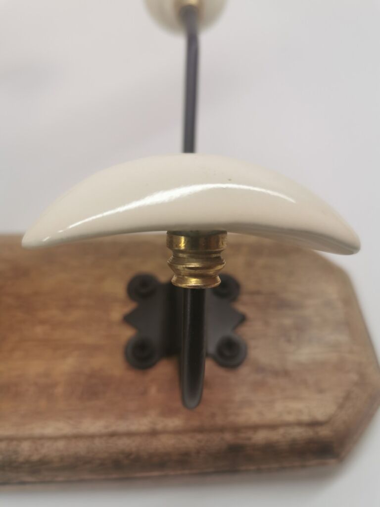 PATERE QUALITES 4 TETES 48 CM BOIS CIRE PATINE ET CERAMIQUE - Photo N°4