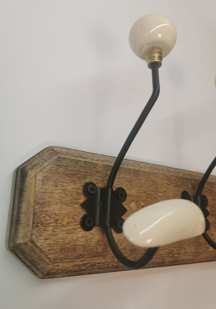 PATERE QUALITES 4 TETES 48 CM BOIS CIRE PATINE ET CERAMIQUE - Photo N°3