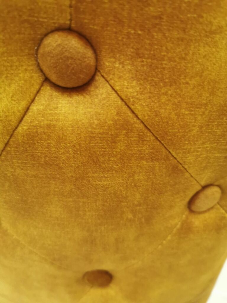 CHAISE CASTA VELOURS PIEDS NOIR METAL TISSU VELOURS OCRE 48 X 88 X 62 CM - Photo N°3