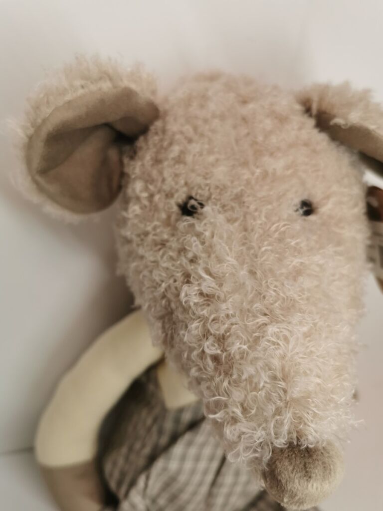 PELUCHE SOURIS GEANTE BEIGE NOMMEE DALE 82 cm - Photo N°3