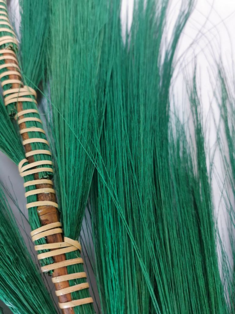 PLUME DECORATIVE SUR TIGE DE BAMBOU FLEUR DE RAYUNG VERTE  20 X 200 X 8 CM - Photo N°3