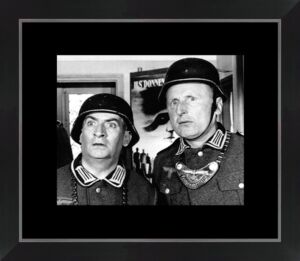 IMAGE ENCADREE LA GRANDE VADROUILLE CADRE NOIR 40 X 46