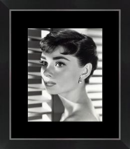 IMAGE ENCADREE AUDREY HEPBURN CADRE NOIR 40 X 46