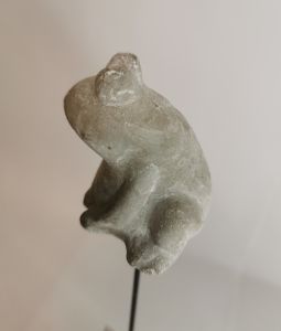 PIC GRENOUILLE EN CIMENT ET METAL 36 x 5 X 5.5 cm