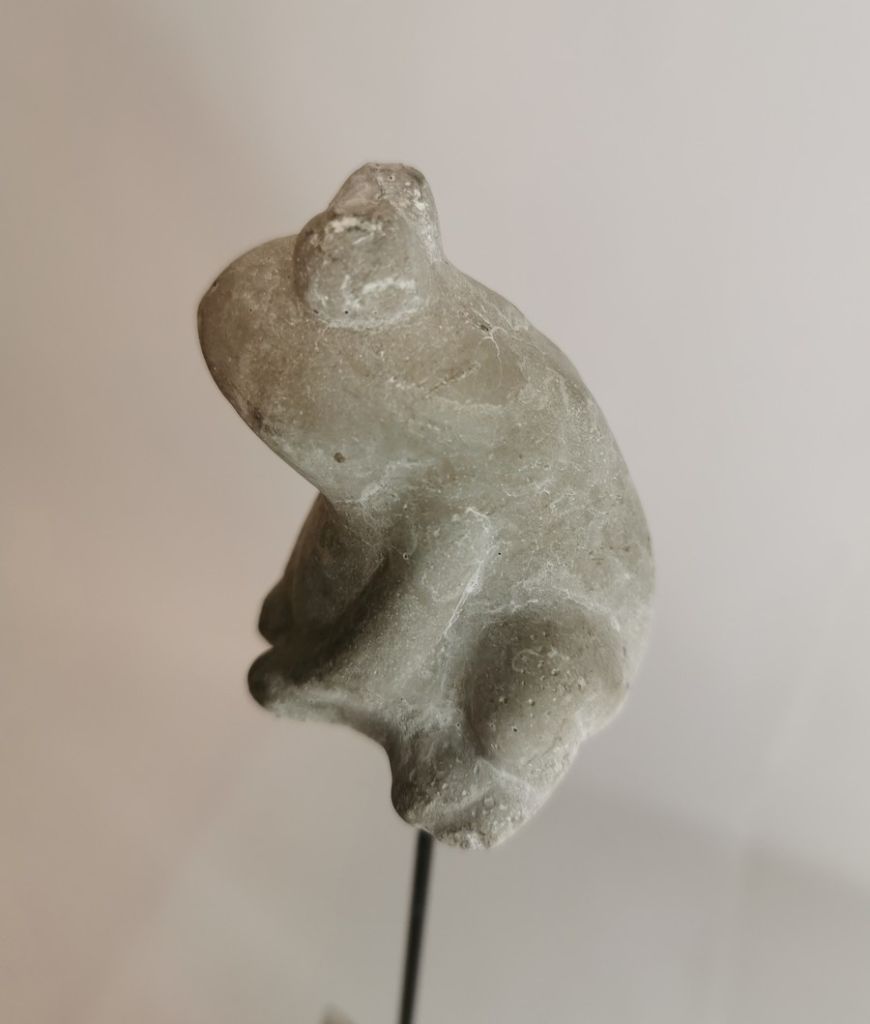 PIC GRENOUILLE EN CIMENT ET METAL 36 x 5 X 5.5 cm - Photo N°1