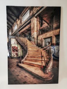 IMPRESSION SUR TOILE VERNIE D'UN ESCALIER 60 X 90 CM