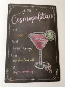 PLAQUE RECETTE DE COCKTAIL COSMOPOLITAN EN METAL FOND NOIR 20 X 30 CM