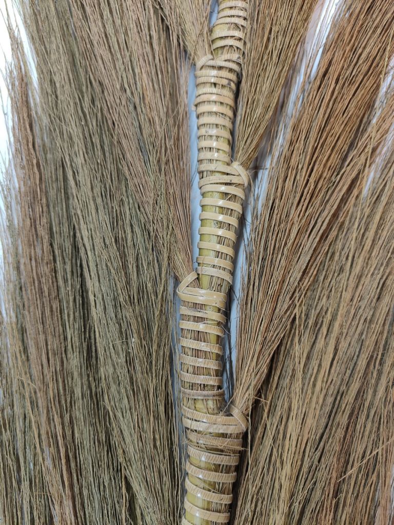 PLUME DECORATIVE SUR TIGE DE BAMBOU FLEUR DE RAYUNG  15 X 100 X 9 CM - Photo N°3