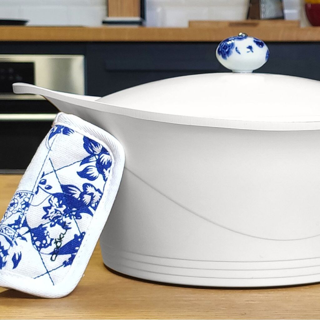 L'INCROYABLE COCOTTE 28 CM COULEUR BLANC POLAIRE SANS BOUTON NI MANIQUE - Photo N°2