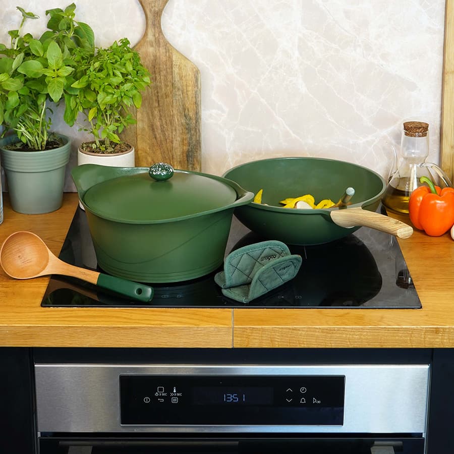 L'INCROYABLE COCOTTE 28 CM COULEUR VERT FOUGERE SANS BOUTON NI MANIQUE - Photo N°2