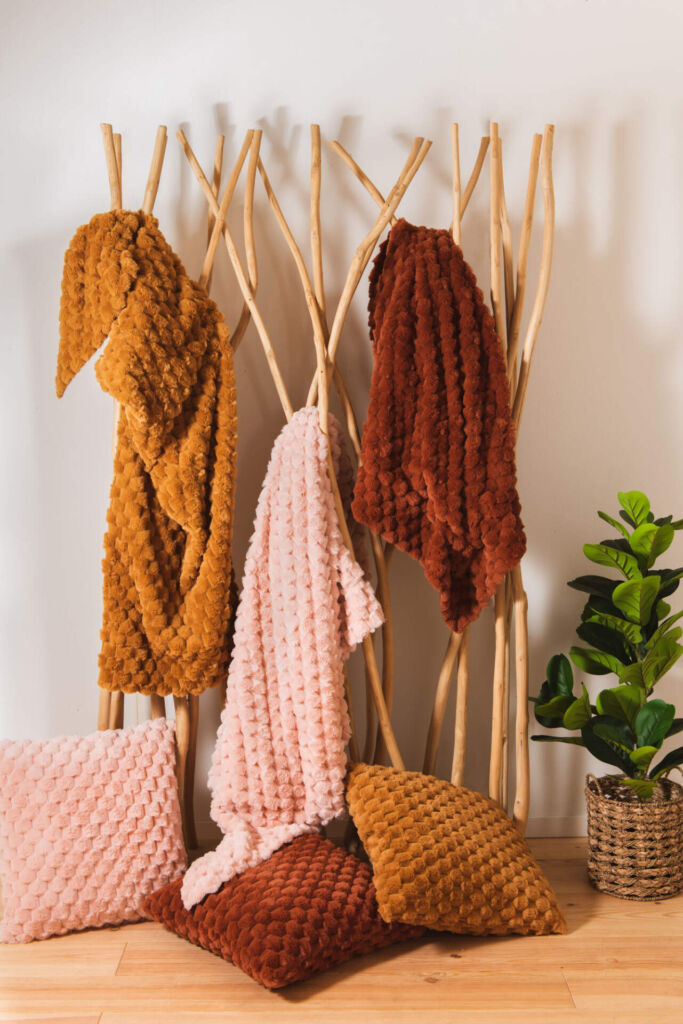 PLAID DIANA COULEUR CAMEL 130 X 170 CM - Photo N°3