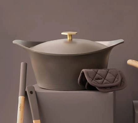L'INCROYABLE COCOTTE 20 CM COULEUR MOKA SANS BOUTON NI MANIQUE - Photo N°1
