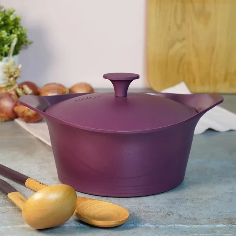 L'INCROYABLE COCOTTE 28 CM COULEUR PRUNE SANS BOUTON NI MANIQUE - Photo N°1