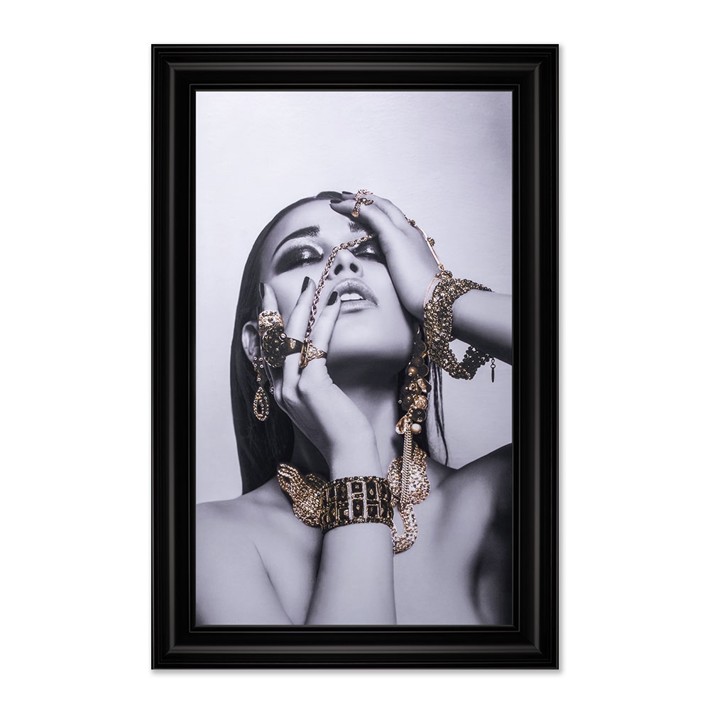 IMPRESSION FEMME BIJOUX EN OR ET NOIR ET BLANC LIQUID GEL ET STRASS 76 X 116 CM - Photo N°1
