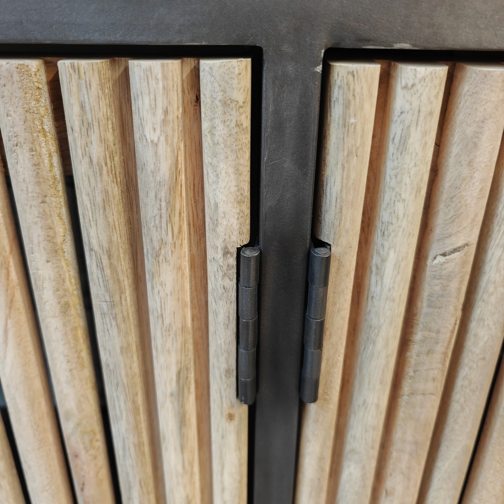 BAHUT BAS FLUTE MANGUIER ET METAL 4 PORTES 180 X 45 X 85 - Photo N°9