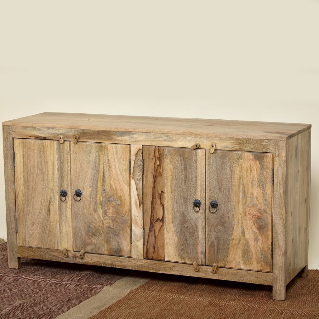 BAHUT 4 PORTES MANGUIER MASSIF FINITION VERNIS NATUREL  135 X 40 X 70CM - Photo N°1