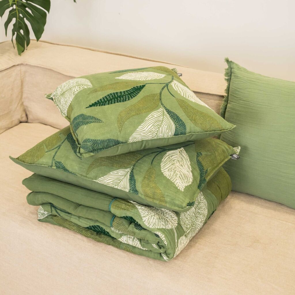 COUSSIN FOLIO IMPRIME BRODE 45 X 45 VERT OLIVE - Photo N°1