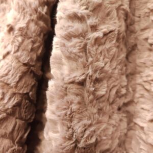 PLAID ELEGANCE COULEUR GREIGE FAUSSE FOURRURE EN RELIEF 130 X 170 CM