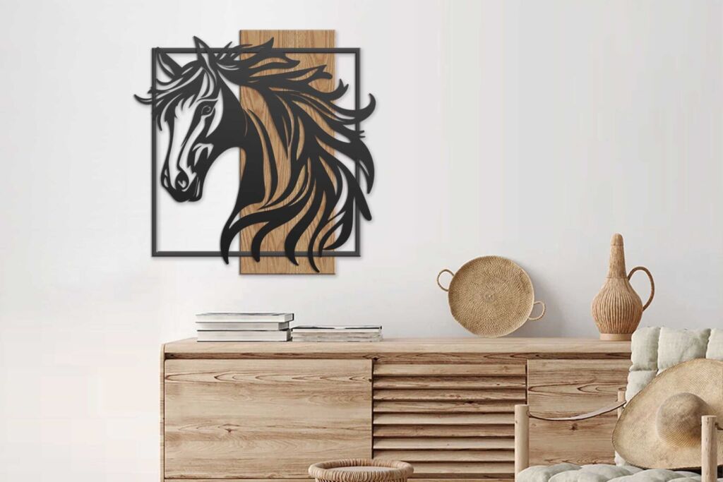 SCULPTURE MURALE EN METAL NOIR ET BOIS D'UNE TETE DE CHEVAL  59.7 X 59.7 X 3.5CM - Photo N°2