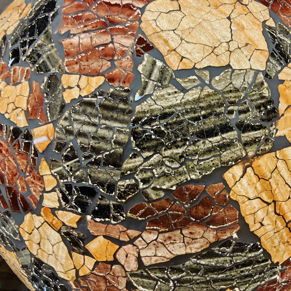 LAMPE BOULE EN VERRE MOSAIQUE OR ET GRIS 30 CM - Photo N°4