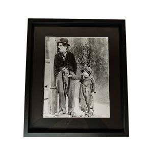 IMAGE ENCADREE LE KID .C CHAPLIN CADRE NOIR 42.2 X 36.2