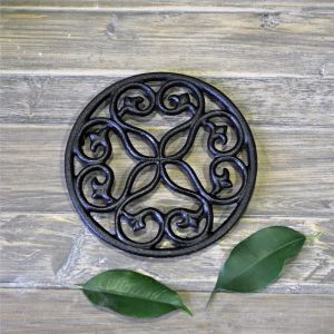 DESSOUS DE PLAT ROND EN FONTE ARABESQUE 17 X 1.2 X 17 CM