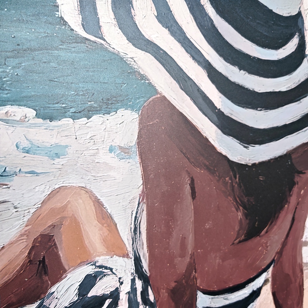 TABLEAU FEMME SUR LA PLAGE AVEC UN CHAPEAU ORYA 66 X 66 CM - Photo N°4